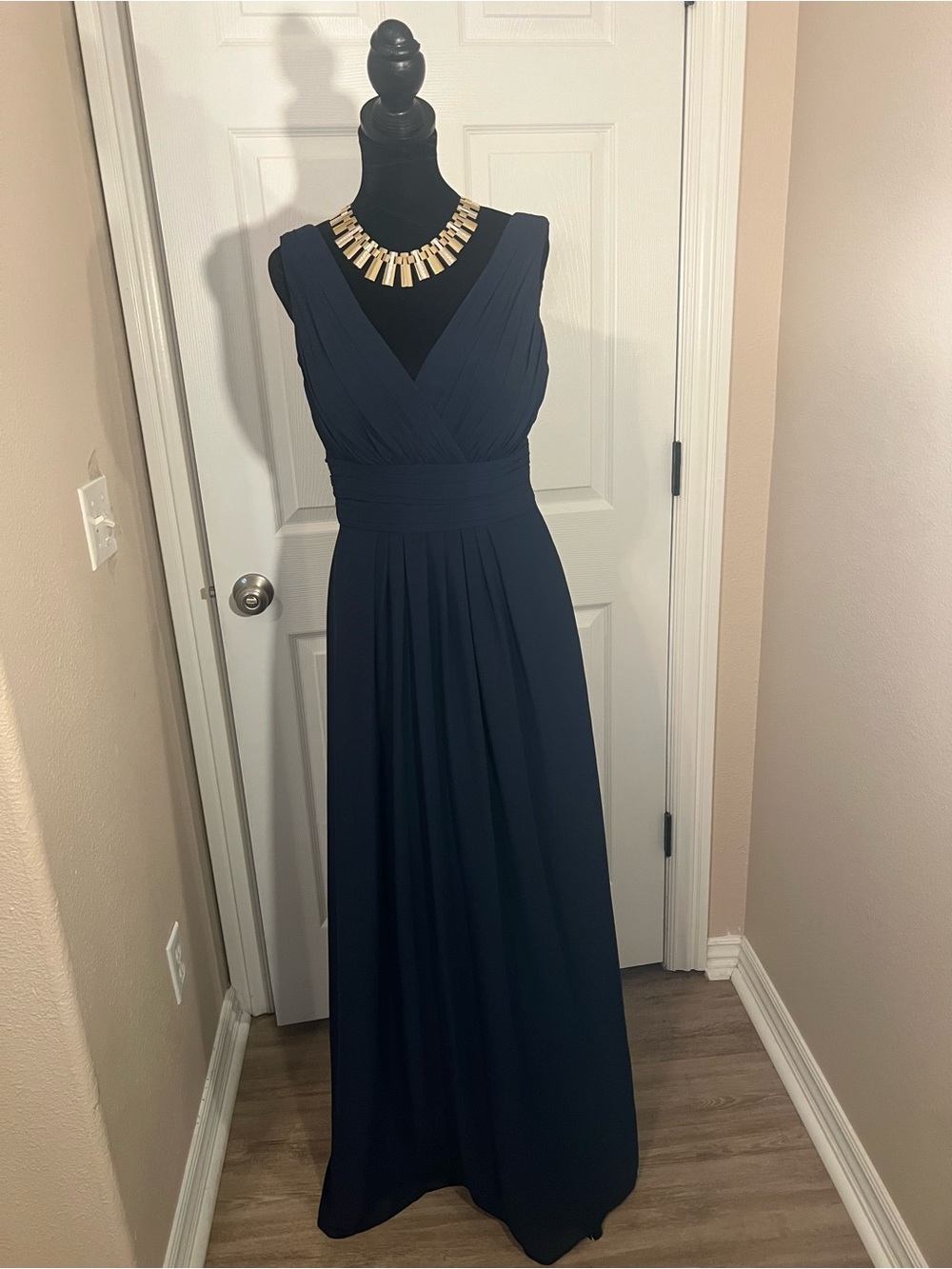 Elegant Navy V-Neck Maxi Bridesmaid Evening Dress